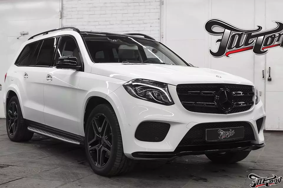 Mercedes GLS. Окрас хромированных элементов кузова в черный глянец (антихром).